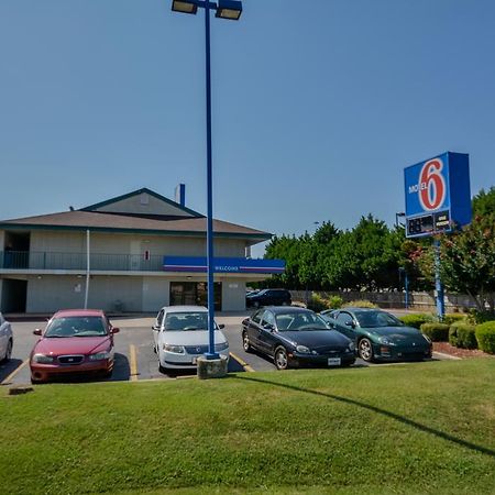 Motel 6 Huntsville - Madison Eksteriør billede