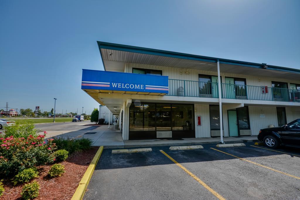Motel 6 Huntsville - Madison Eksteriør billede