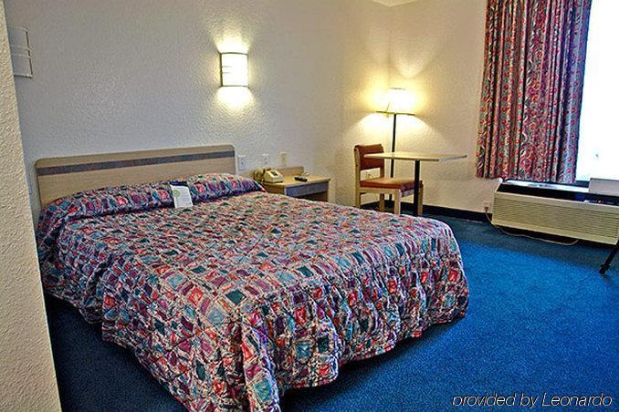 Motel 6 Huntsville - Madison Eksteriør billede