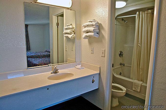 Motel 6 Huntsville - Madison Eksteriør billede