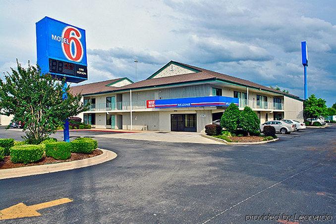 Motel 6 Huntsville - Madison Eksteriør billede