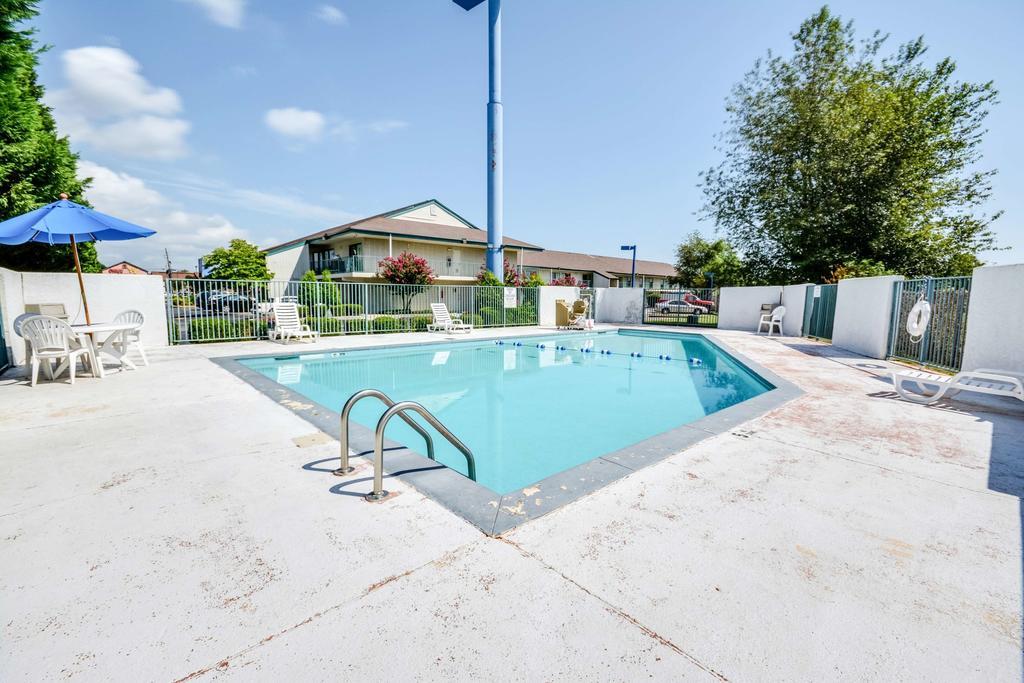 Motel 6 Huntsville - Madison Eksteriør billede