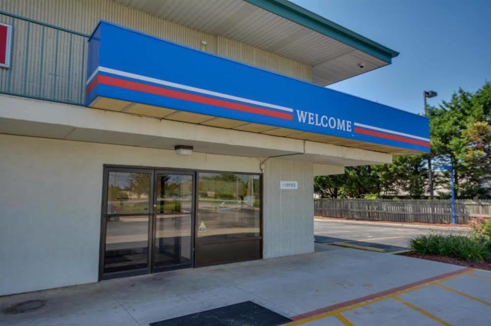 Motel 6 Huntsville - Madison Eksteriør billede